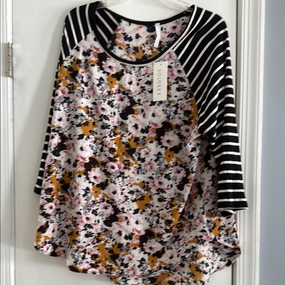 Black and White Relaxed 3/4 Sleeve Tee